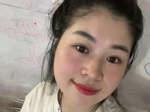 Julia5 — ImLive cam model