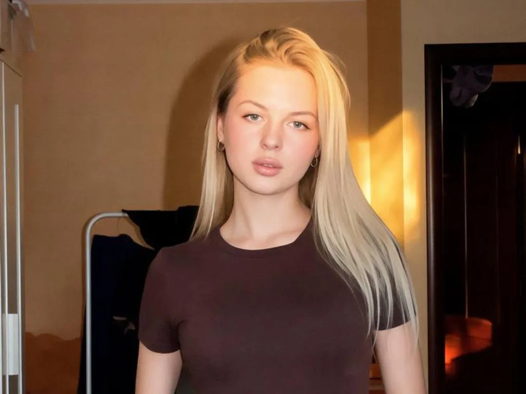 Lionora — ImLive Photo Set