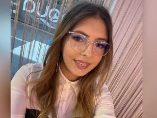 ADELLYINN cam model