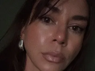 Adrielle cam model