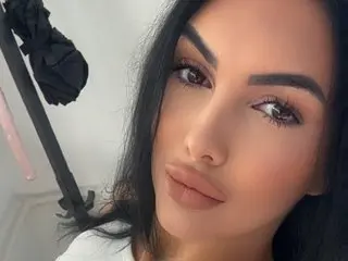 AliraNightvale cam model