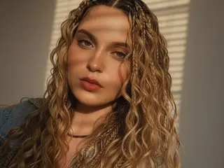 AmarahLuxor cam model