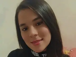 AmyDowns777 cam model
