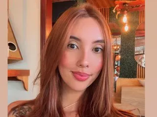 AnaisNinn19 cam model