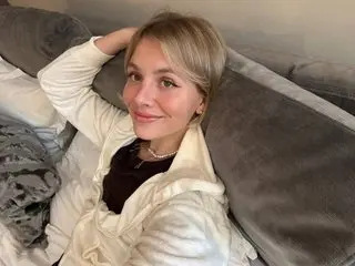 AurorraAxnies — live cam