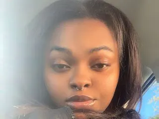Barbiedolk cam model