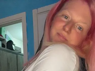 BellaBuzz — Streamate cam model