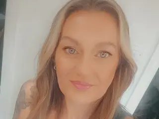 BettyBooxx cam model