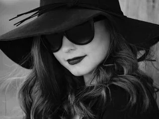 Betty_lover_18 — live cam
