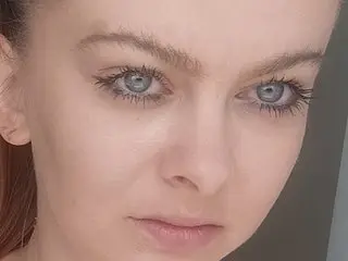 Bigboobieshole cam model