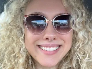 Bigtittyblonde24 — live cam