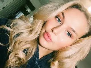 BlondeBelleXo cam model