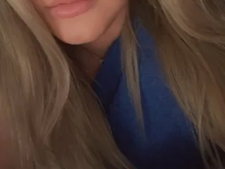 Blondebombshell_x — live cam