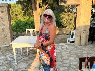 BlushandTrouble — live cam