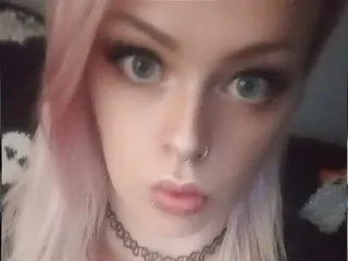 BrattyLittleDemonX cam model