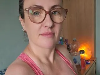 BritishBellaxx cam model