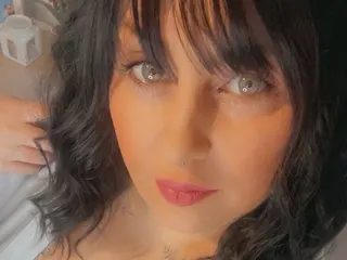 BustyTara cam model