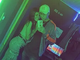 COUPLE25_33 cam model