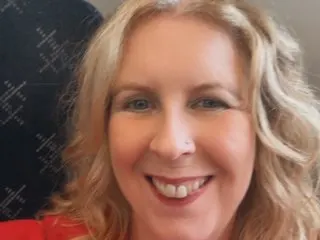 Curlyblonde22 cam model