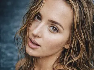 CurvyAssGiGi26 poses with wet, wavy brown hair and bare skin, looking directly at the camera with a soft expression.