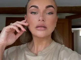 Demilouise22 cam model