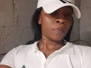 Ebonybootyclitt83 cam model