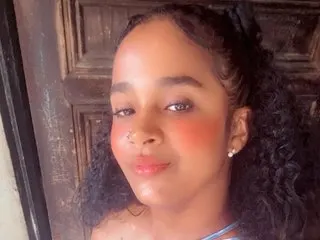 Ebonyy_Love cam model