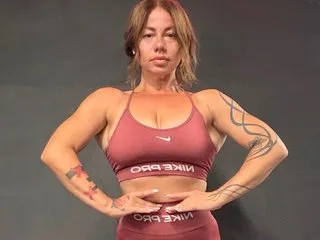 Ella_Kross