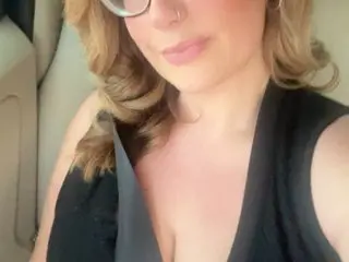 ElleMayVixen cam model