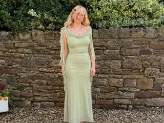 GlowingBlondeX — live cam