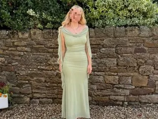GlowingBlondeX cam model