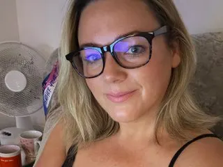 GoldenHourGirl cam model