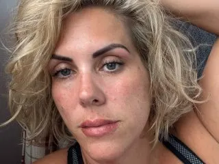 Grace_Golden_x cam model