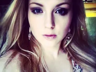 KassieGthedancingalien cam model