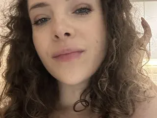 KikiAndThePeach cam model
