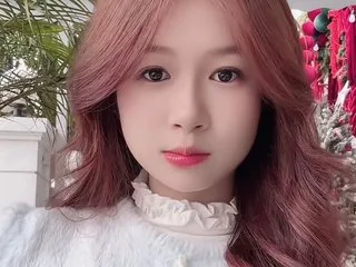 KinnyLar — live cam