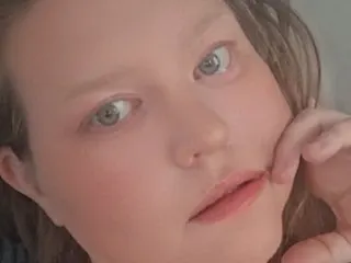 KinsleySummerXx cam model
