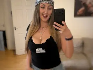Kylie_xoxo takes a mirror selfie wearing a black tank top and a patterned bandana.