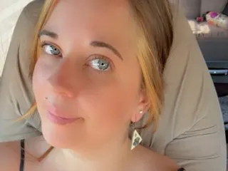 LaneyJaney — Streamate cam model