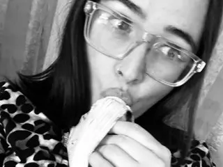 LanoviaLivXOXO cam model