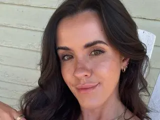 LaraMishchief cam model