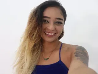 Laura_Bloom cam model