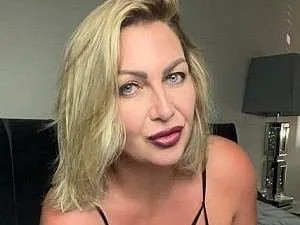 LeighDarbyBabestation — live cam