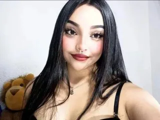 Lia_Harper_T