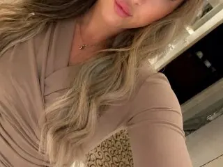 LitBlondieeX cam model
