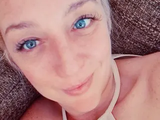 LizaLive cam model