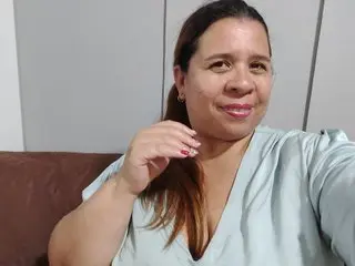 LucianaHot4u cam model