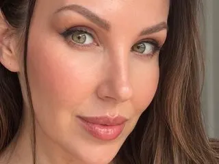 MaddieUKxxx cam model