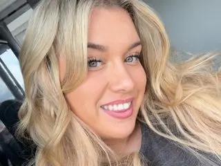 MelodyxxUK cam model