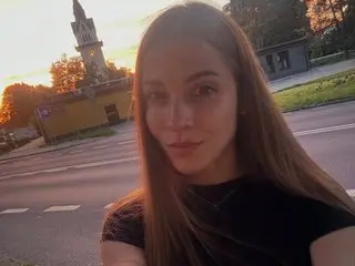 MiCutie cam model